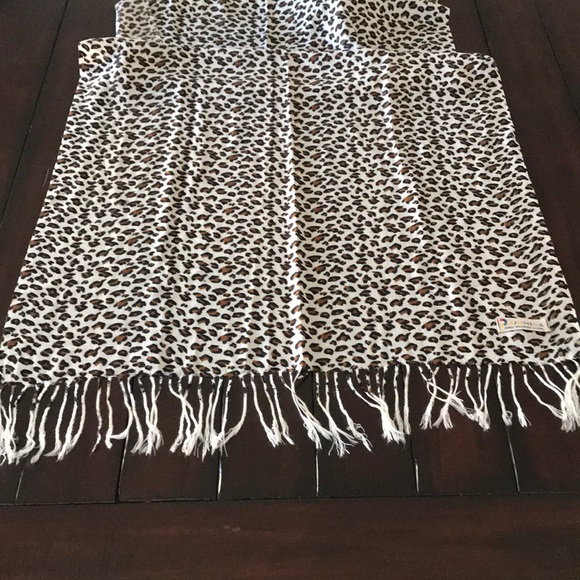 Leopard Print Pashmina Scarf - Picture 2 of 5